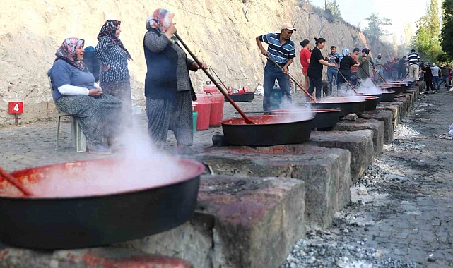 Melikgazi'de salçalar kaynamaya başlıyor