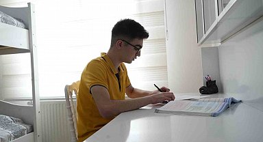 Telefonu bıraktı, planlı çalıştı: YKS'de derece elde etti