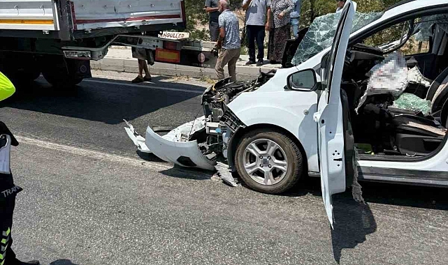 Tıra arkadan çarpan otomobilin sürücüsü ağır yaralandı