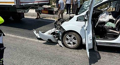 Tıra arkadan çarpan otomobilin sürücüsü ağır yaralandı