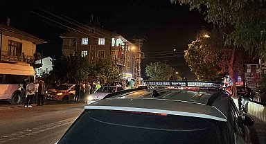Yola fırlayan çocuğa iki otomobil çarptı