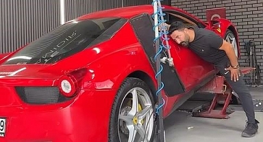 17 Milyonluk Ferrari Kazası: Direksiyon Başında Usta Vardı