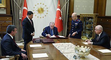 29 generalin görev süreleri 1 yıl, 478 albayın görev süreleri 2 yıl uzatıldı