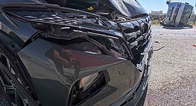 Aksaray'da otomobil minibüsle çarpıştı: 2 yaralı