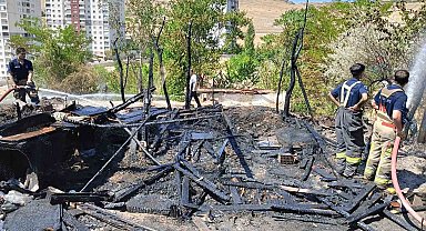 Ankara'da çıkan yangında 33 kanatlı hayvan telef oldu