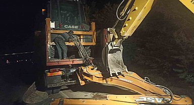 Ankara'da iş makinesi taşıyan kamyon kömür taşıma bandına çarptı