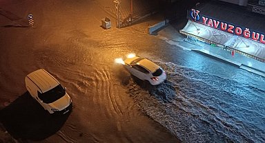 Ankara'da sağanak yağışlar sele neden oldu