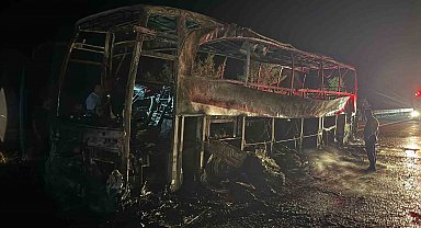 Ankara'da seyir halindeki otobüs yanarak kullanılamaz hale geldi