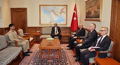 Bakan Güler, Pakistan Büyükelçisi Junaid'i kabul etti