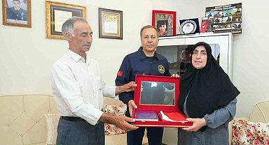 Bakan Yerlikaya, Cumhurbaşkanı Erdoğan'ın şehit ailelerine yazdığı mektubu okudu