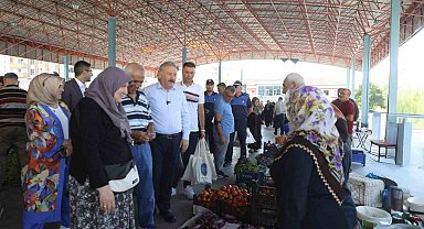 Başkan Palancıoğlu; köy pazarında üreticilerle bir araya geldi