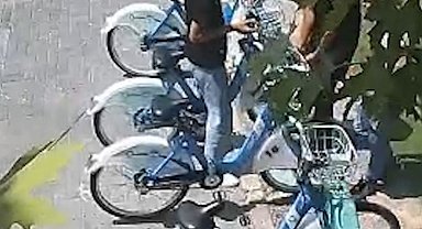 Bisiklet vandalları kamerada