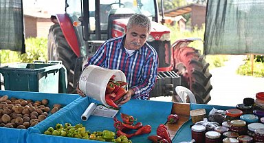 Doğal Ürünler Bahçesi ve Pazarı'na yoğun ilgi