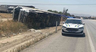 Ereğli'de kontrolden çıkan tır devrildi