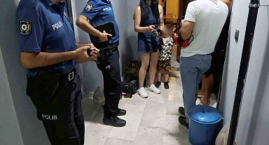 "Kapımı açın" diye feryat etti, kapı açılınca da içeri girmedi