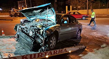 Karaman'da hafif ticari araç otomobille çarpıştı: 4 yaralı