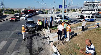 Karaman'da otomobil ile VİP minibüs çarpıştı: 6'sı Rus, 8 yaralı