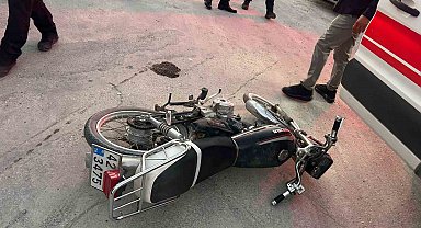 Karapınar'da motosiklet otomobille çarpıştı: 2 yaralı