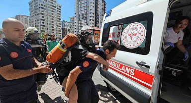 Kayseri'de 14 katlı binadaki yangın söndürüldü: 30 kişi tahliye edildi