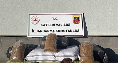 Kimlik kontrolü için durdurulan otobüsten 230 kilogram kaçak tütün çıktı