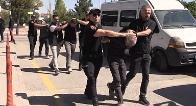 Konya'da baba ve oğlunu öldüren cinayet zanlısı adliyeye sevk edildi