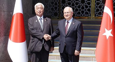 Milli Savunma Bakanı Güler, Japonya Savunma Bakanı Gen Nakatani ile bir araya geldi
