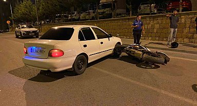 Motosiklet ile otomobil çarpıştı: 2 yaralı