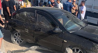 Otomobil tıra çarptı: 3 yaralı