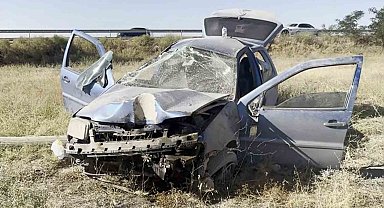 Otomobilin hurdaya döndüğü kazadan küçük sıyrıklarla kurtuldu