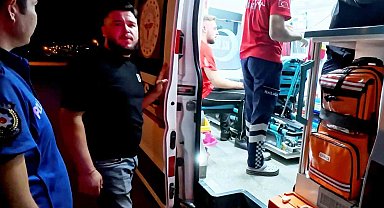 Sağlık ekibine "Pansuman yapın gönderin" dedi, gazeteciyle de imalı konuştu