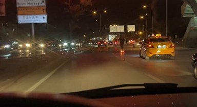 Scooterla 80-90 kilometre hızla seyrederek araçları solladı