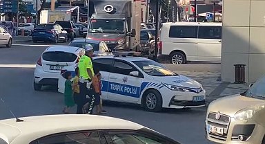 Trafik polisinden yürek ısıtan görüntü