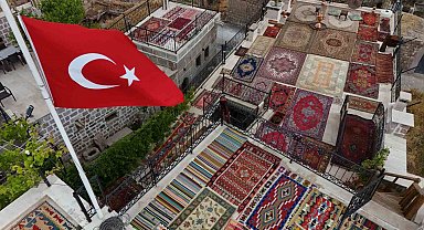 Yıllanmış halılar serildi, renk cümbüşü ortaya çıktı