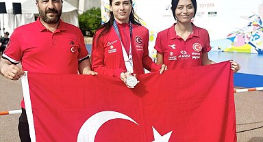 Bakan Bak dünya rekoru kıran Aysel Önder'i tebrik etti