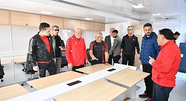 Başkan Büyükkılıç'tan 'dijital gençlik' atağı: Mobil Dijital Gençlik Merkezi tanıtıldı