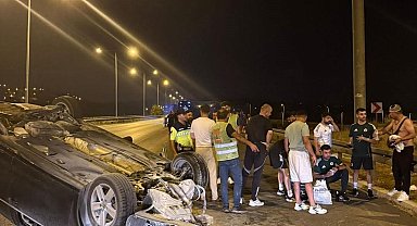 Futbolcular kazaya denk geldi, yaralılara müdahale etti