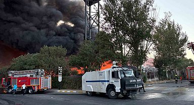 Kayseri'de fabrika yangını: Çok sayıda ekip müdahale ediyor