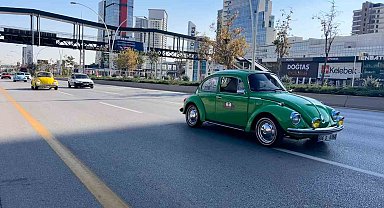 Klasik otomobil tutkunları erkek sağlığına dikkat çekmek için başkent sokaklarında