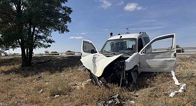 Şarampole düşen araçtakiler kazayı hafif atlattı