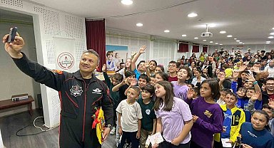 Türkiye'nin İlk Astronotu Gezeravcı Karaman'da Öğrencilerle Buluştu
