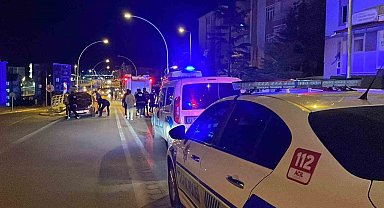 Üst geçitte otomobil ile hafif ticari araç çarpıştı: 1 yaralı