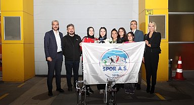 Dünya Şampiyonuna coşkulu karşılama