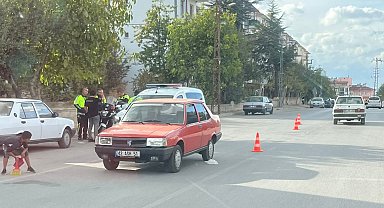 Otomobilin çarptığı 8 yaşındaki çocuk yaralandı