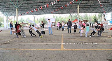 Unutulmaya yüz tutan sokak oyunları 'Sokak Oyunları Festivali'nde canlandı